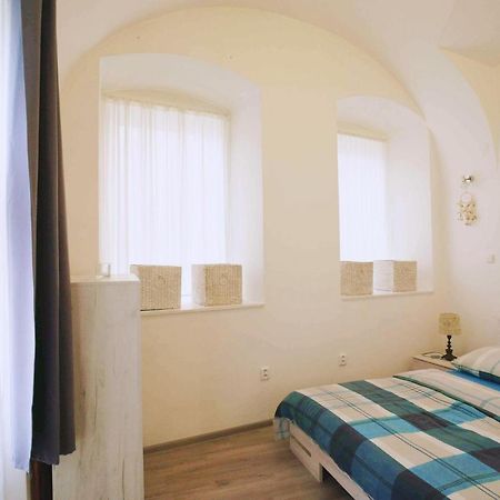 Apartman U Kostela Apartment Loket Bagian luar foto